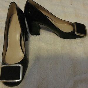 Nine West black patent leather pump